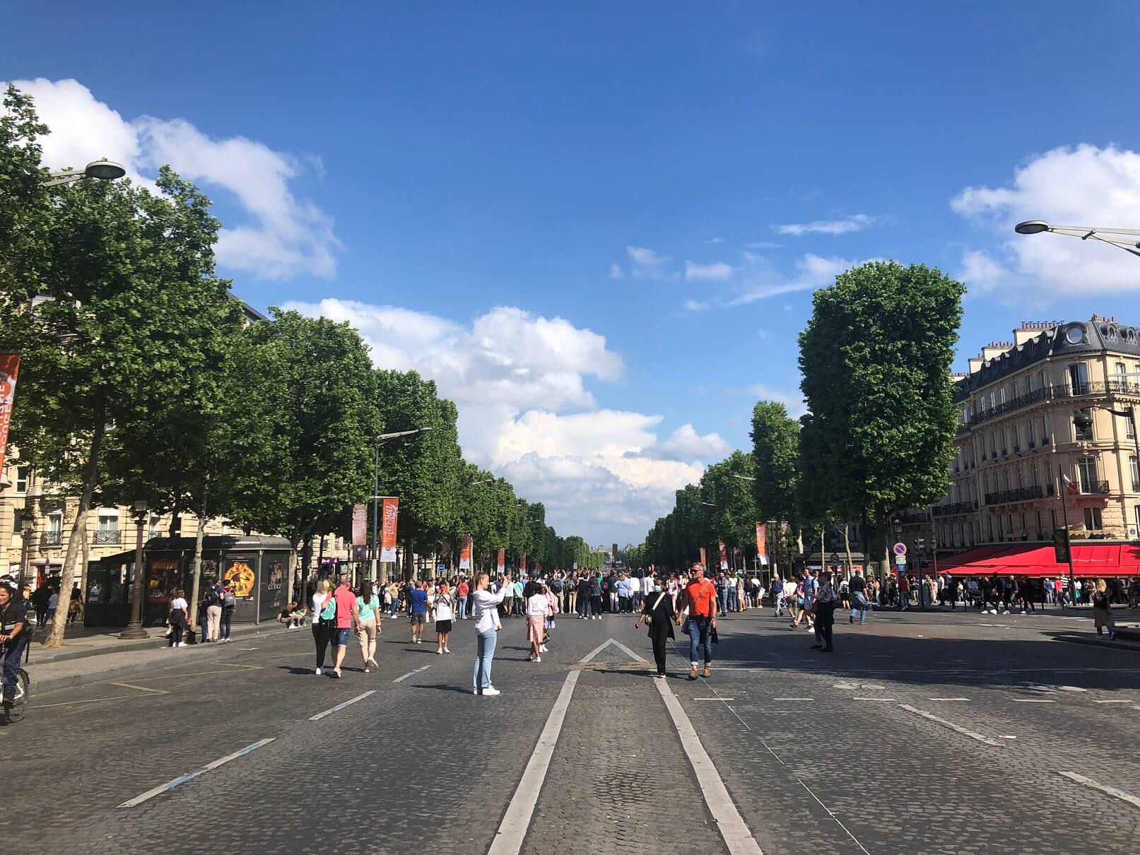 パリ最新情報「シャンゼリゼ大改造計画。2030年までに『緑の大通り』へ生まれ変わる」
