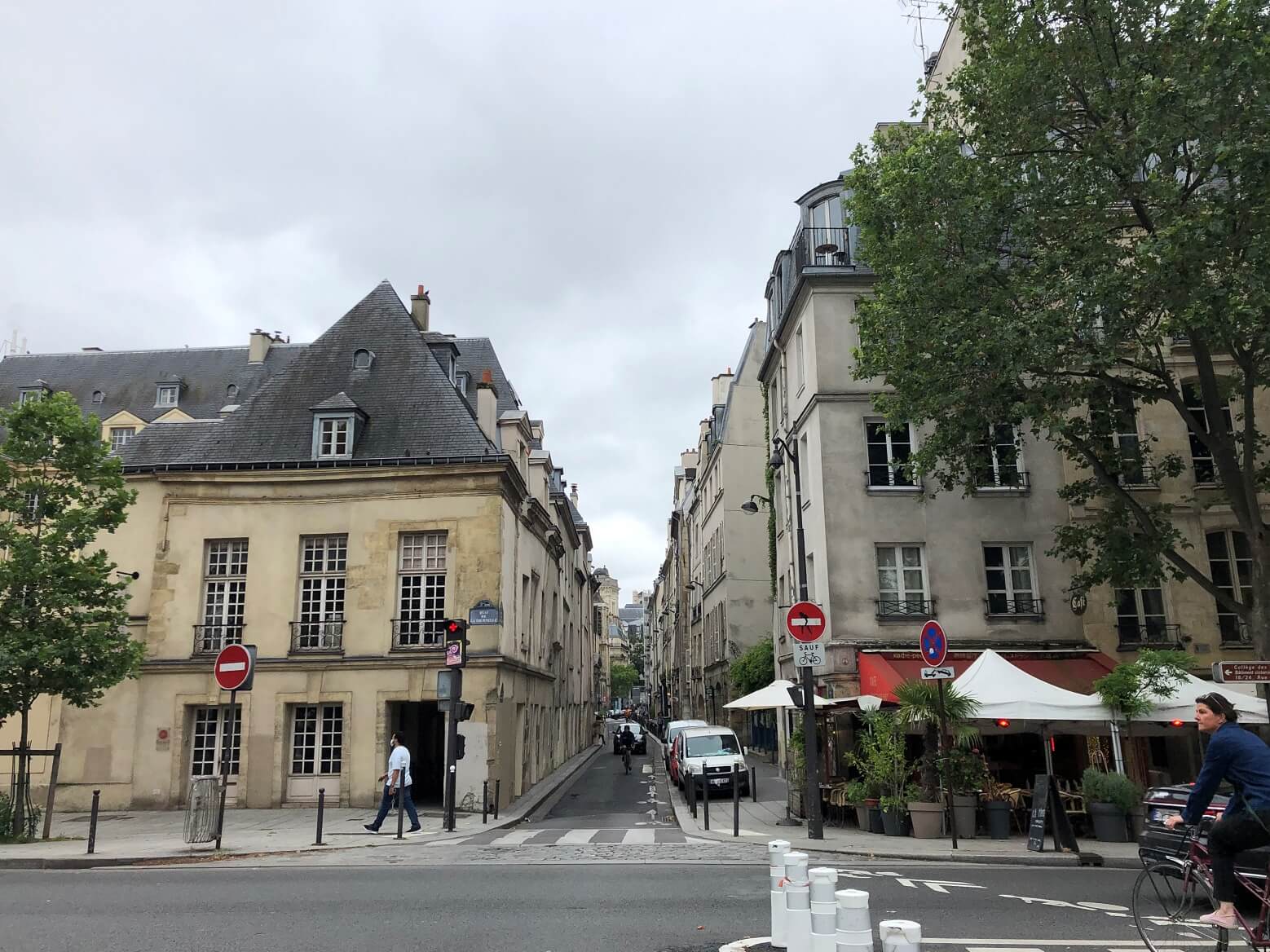 パリ最新情報「パリジャンが愛するグレーの屋根、無形文化遺産の座を逃すも存在感を増す」