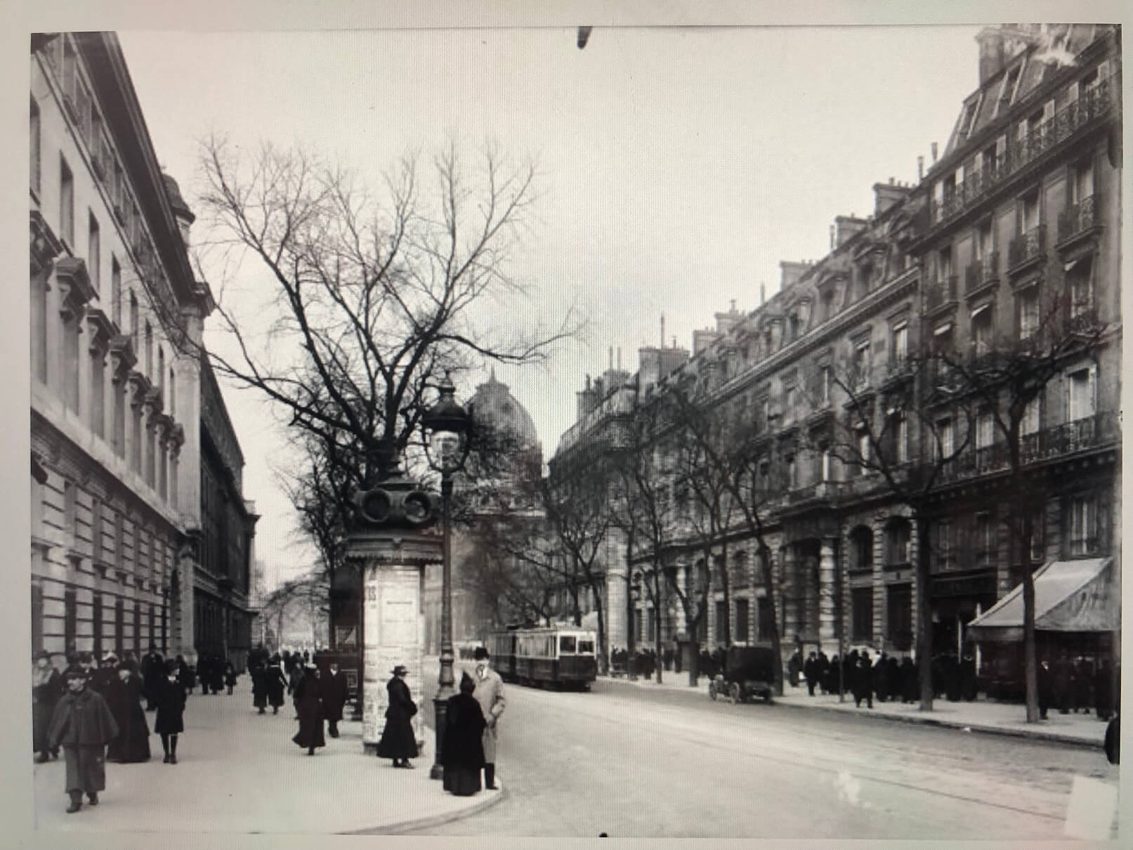 パリ最新情報「100年前のパリの写真1万点、市が無料公開へ