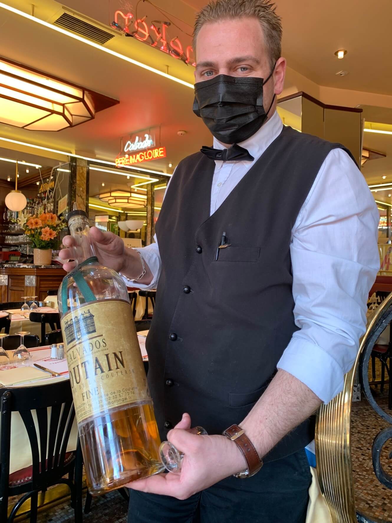 滞仏日記「やっと息子と連絡がとれた。レストランの仕事はどうだったんだ!」