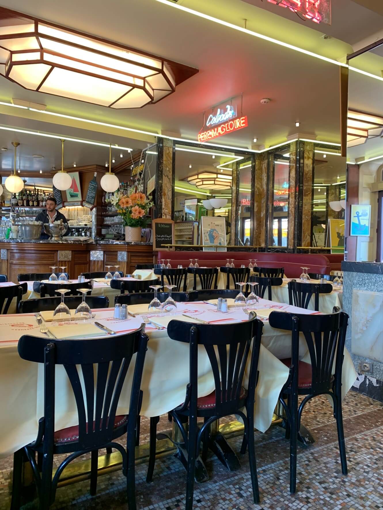 滞仏日記「やっと息子と連絡がとれた。レストランの仕事はどうだったんだ!」