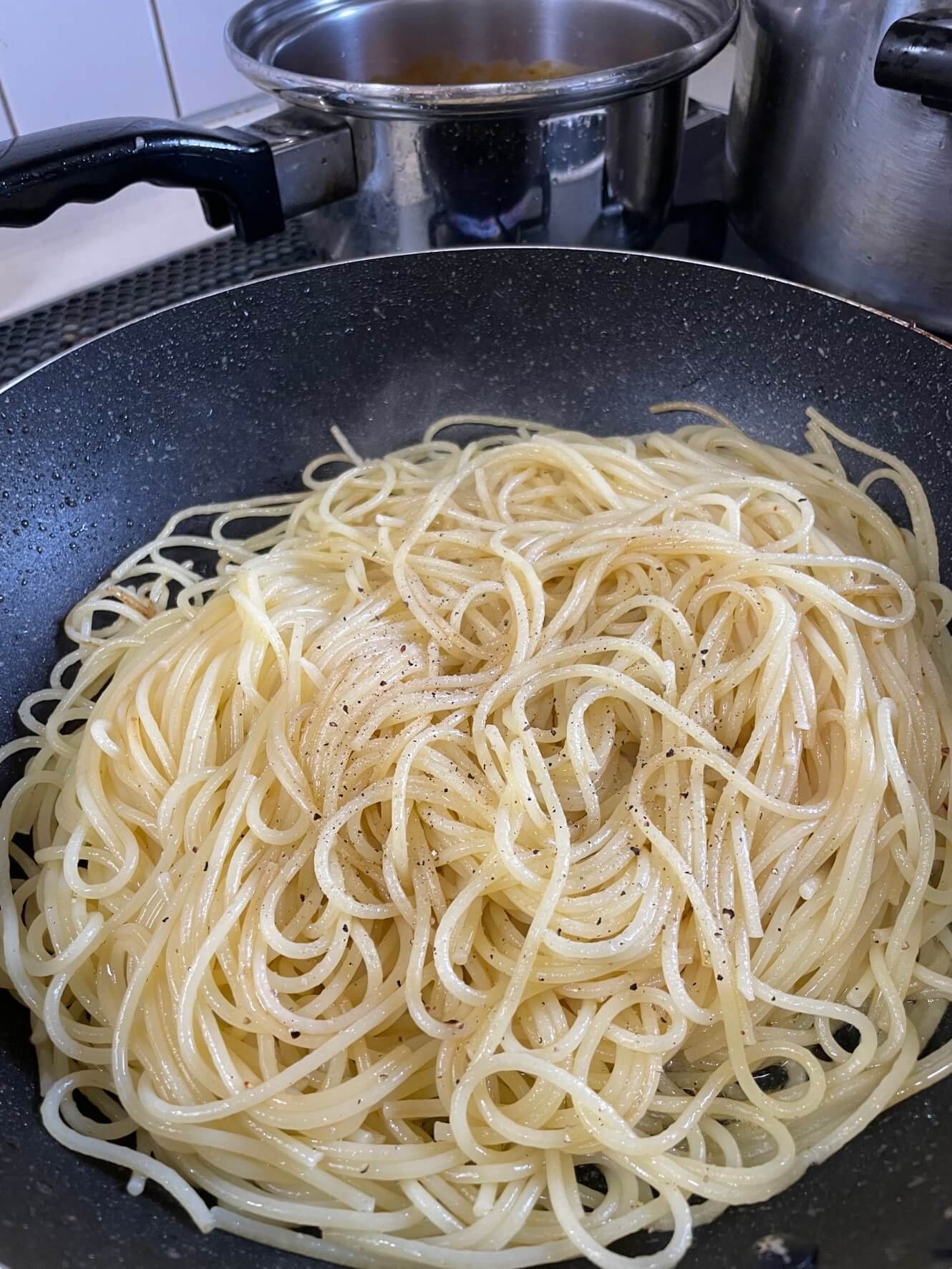 滞仏日記「母さんに美味しいご飯を作りに行った父ちゃん、母さんが超うるさい」