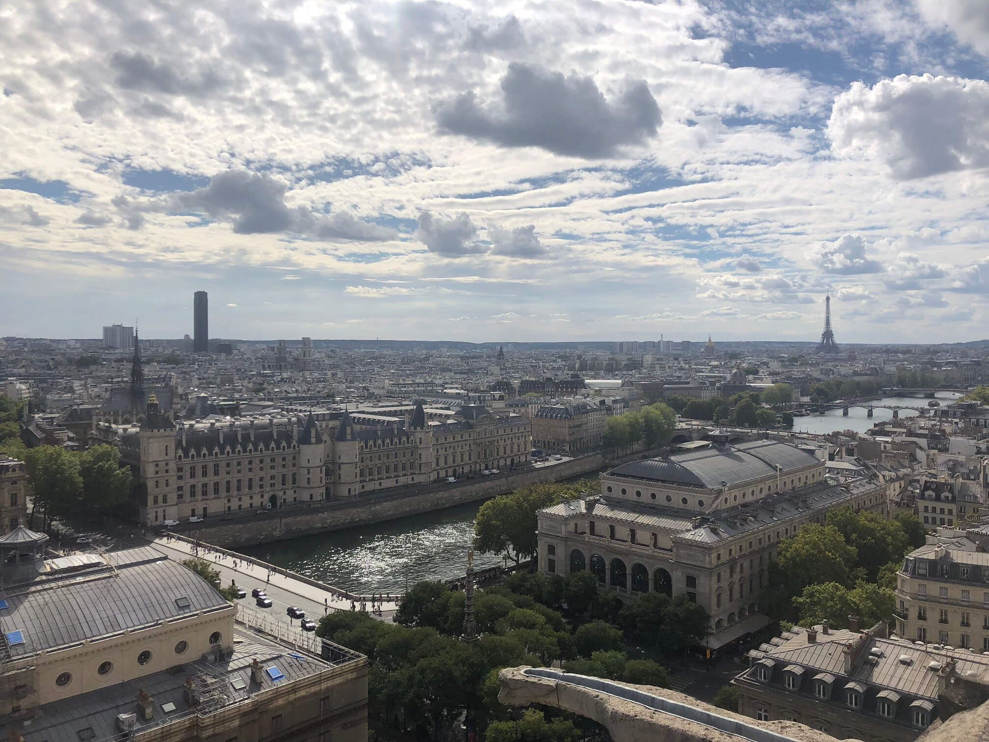 パリ最新情報「世界遺産サン・ジャックの塔、期間限定で公開！パリの絶景をお届け」