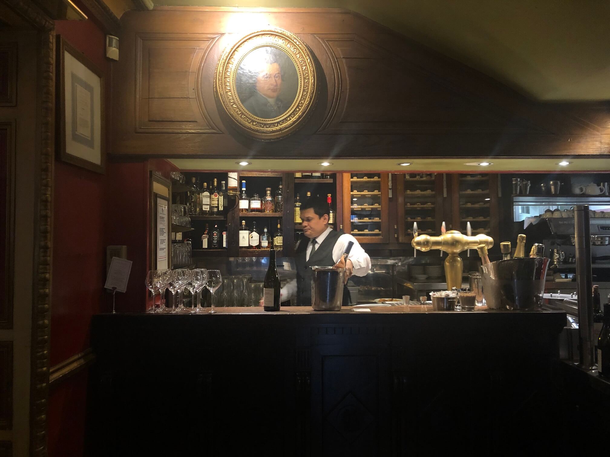 1686年創業、カルチエ・ラタンにあるパリ最古のカフェ