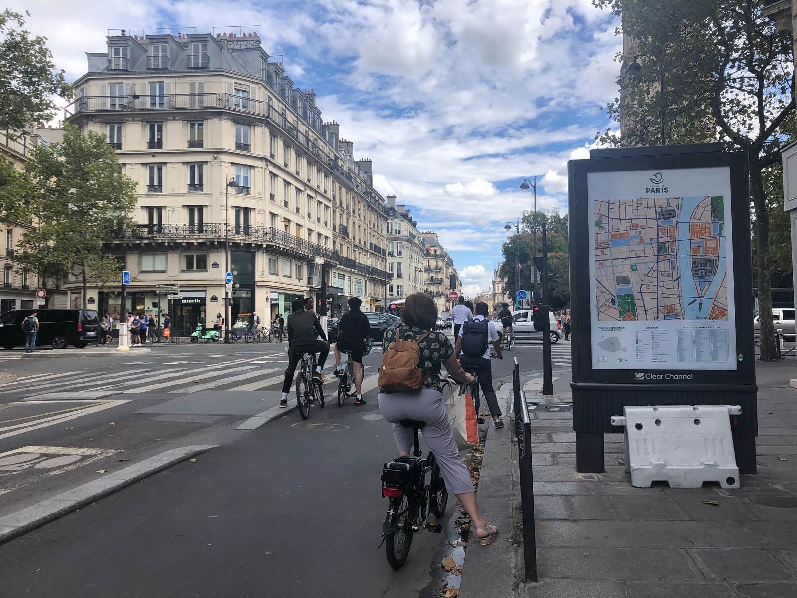 パリ最新情報「パリ市から車が消えた日。年に一度の『車なしの日』が開催される」