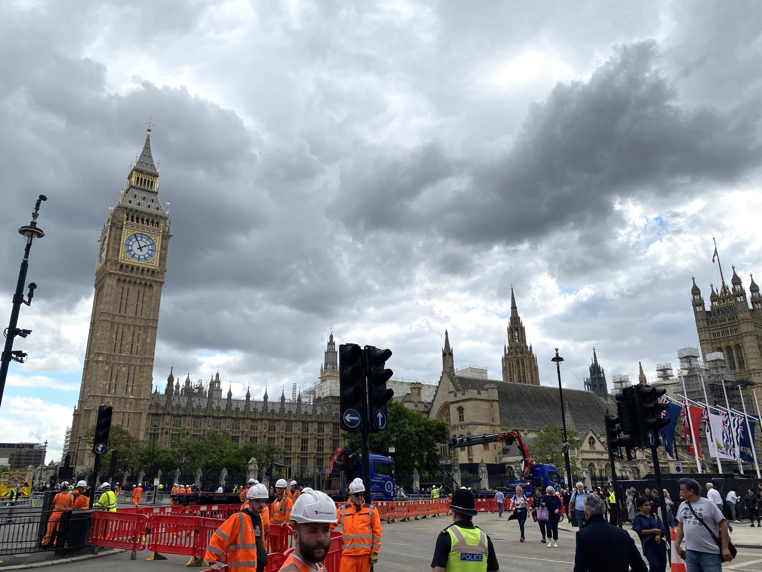 ロンドン最新情報「エリザベス女王の国葬に向けた英国民の強い絆」