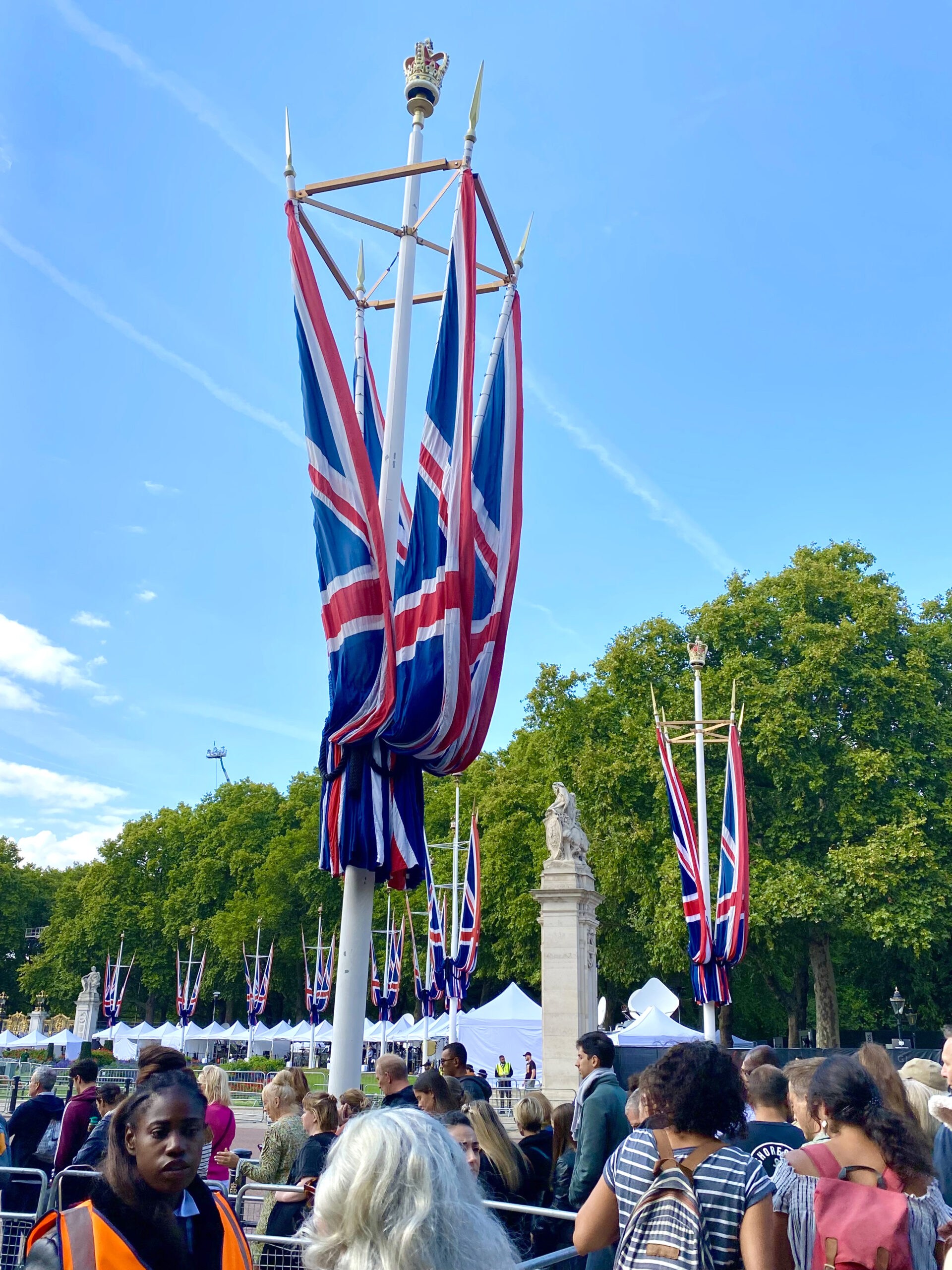 ロンドン最新情報「エリザベス女王の国葬に向けた英国民の強い絆」