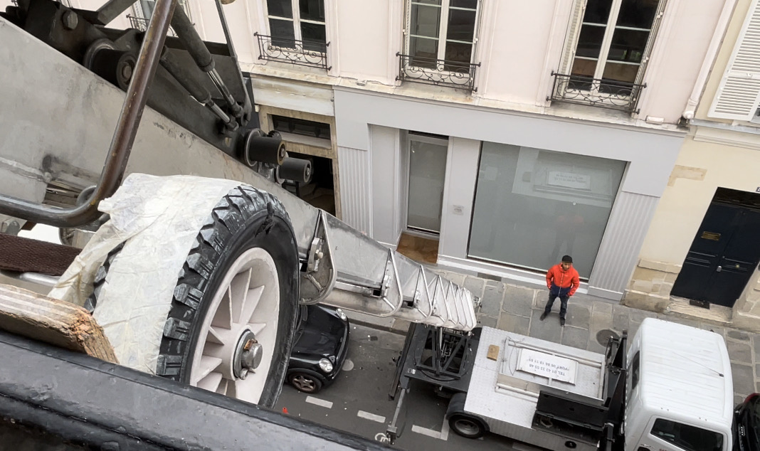 滞仏日記「ソファをはしご車で地上までおろす、フランスの引っ越しは怖すぎる！」