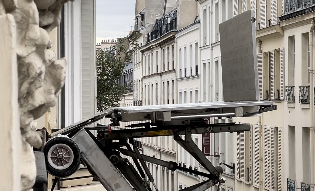 滞仏日記「ソファをはしご車で地上までおろす、フランスの引っ越しは怖すぎる！」