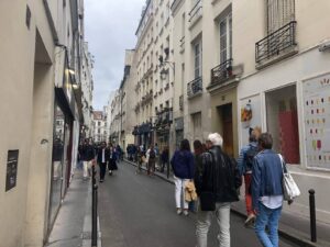パリ最新情報「気管支炎、フランスで流行と発表。コロナ・インフルエンザに続き」