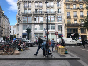 パリ最新情報「フランスで意見が分かれるマスク着用問題。第8波の渦中で再燃する議論」
