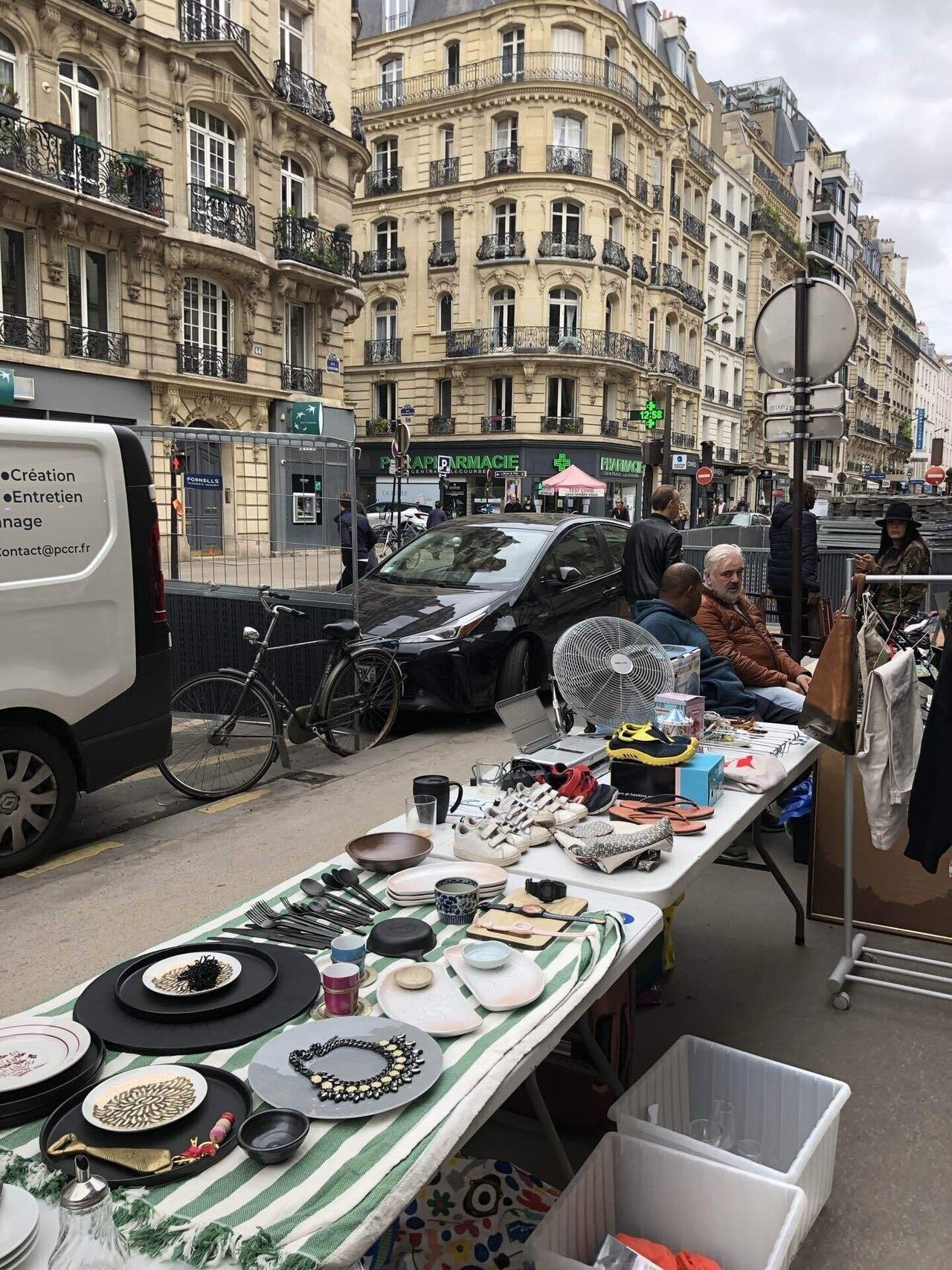 愛すべきフランス・デザイン「屋根裏部屋を空っぽに！ パリのフリーマーケット参戦記」