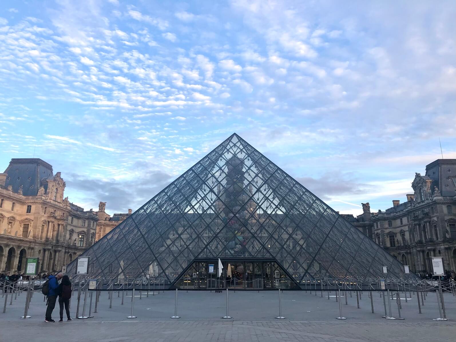 パリ最新情報「パリの美術館、警備を最大強化へ。環境活動家による名画攻撃を受け」