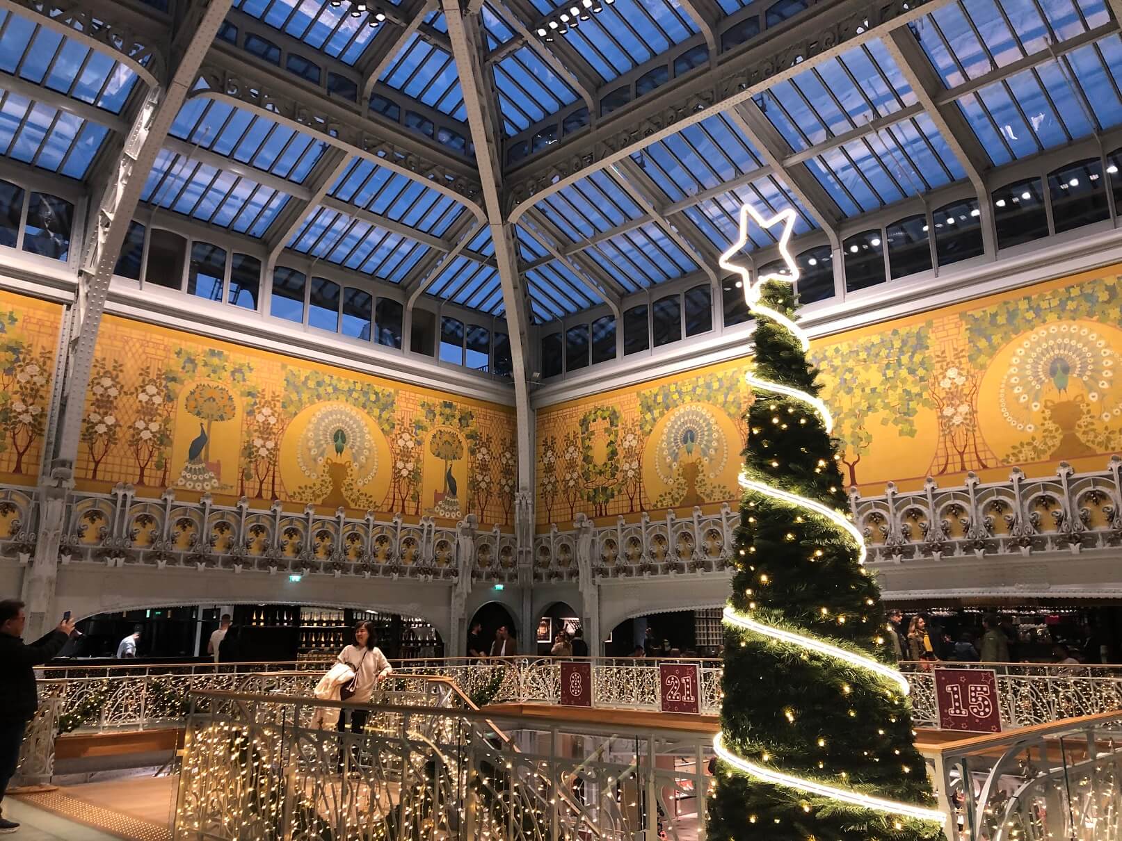 パリ最新情報「今年も一足早くお届け！パリのクリスマス風景2022」