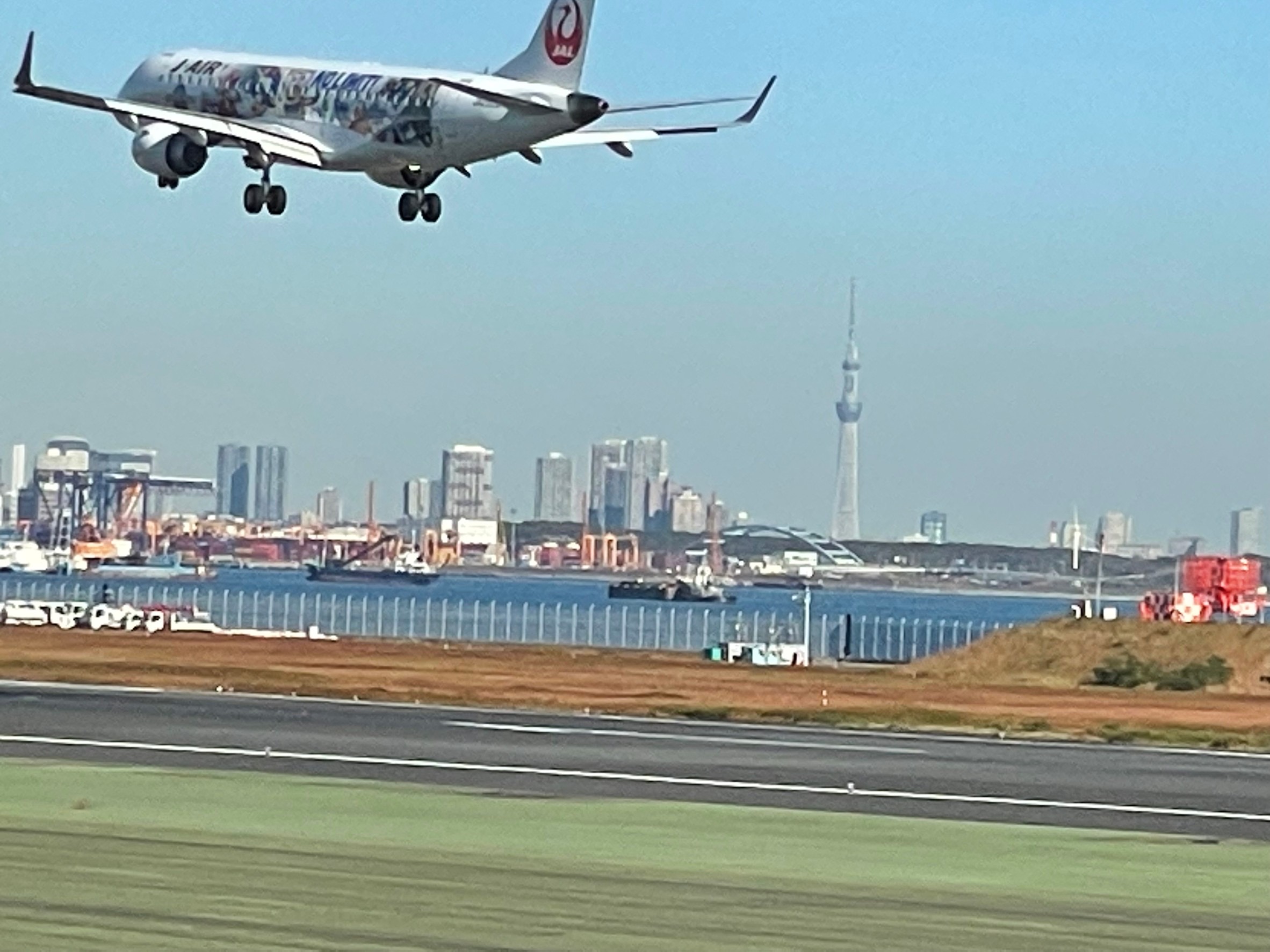 機上退屈日記「空の上から見た富士山が素晴らし過ぎた。雲の上からボンジュール」