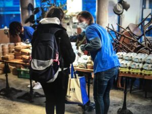 パリ最新情報「フランス、困難な学生たちに食料支援。厳しさを増す2022年の冬に向けて」