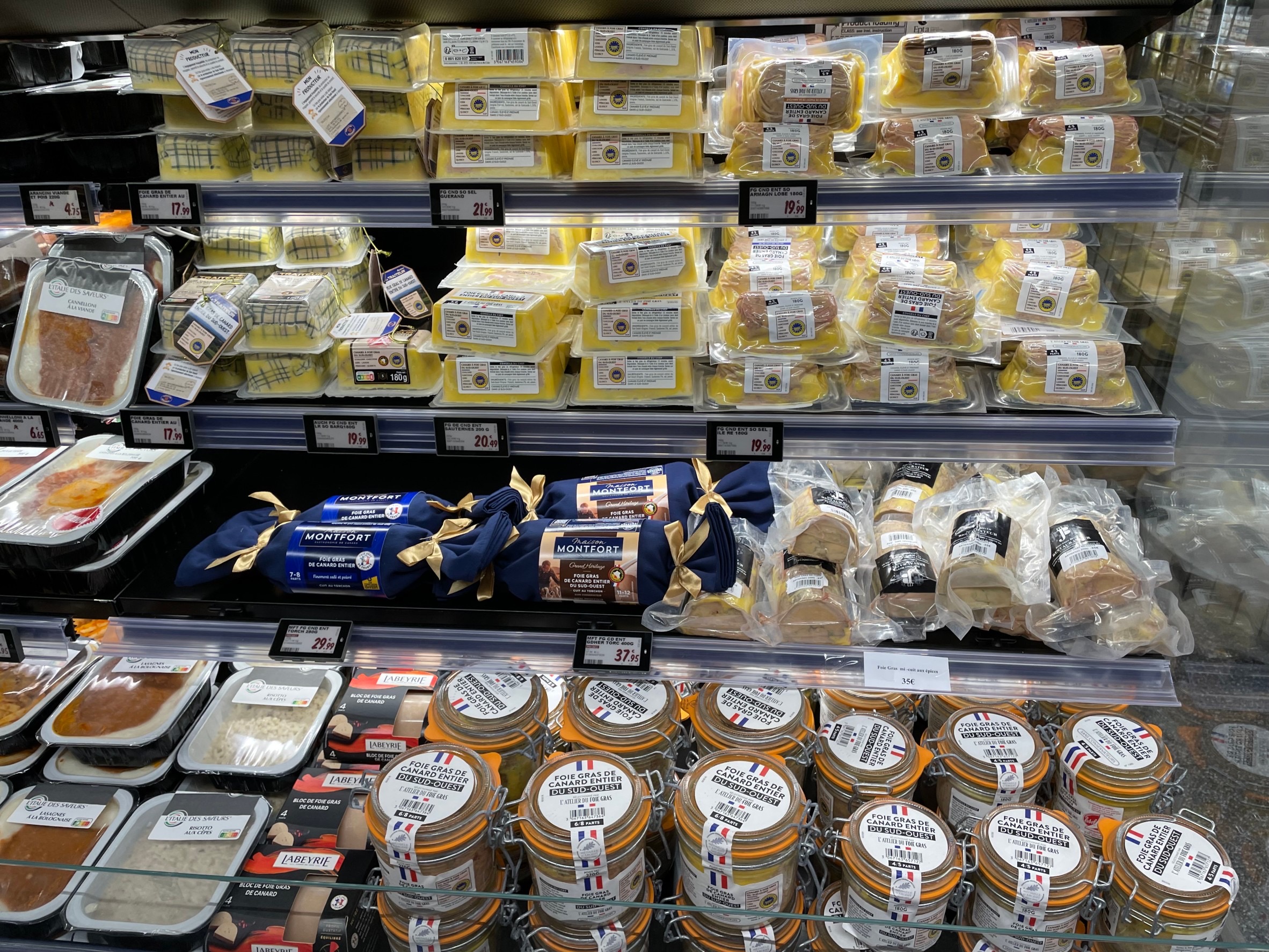 滞仏日記「ご覧あれ、スーパーのクリスマス食品の充実ぶりが素晴らしい！」