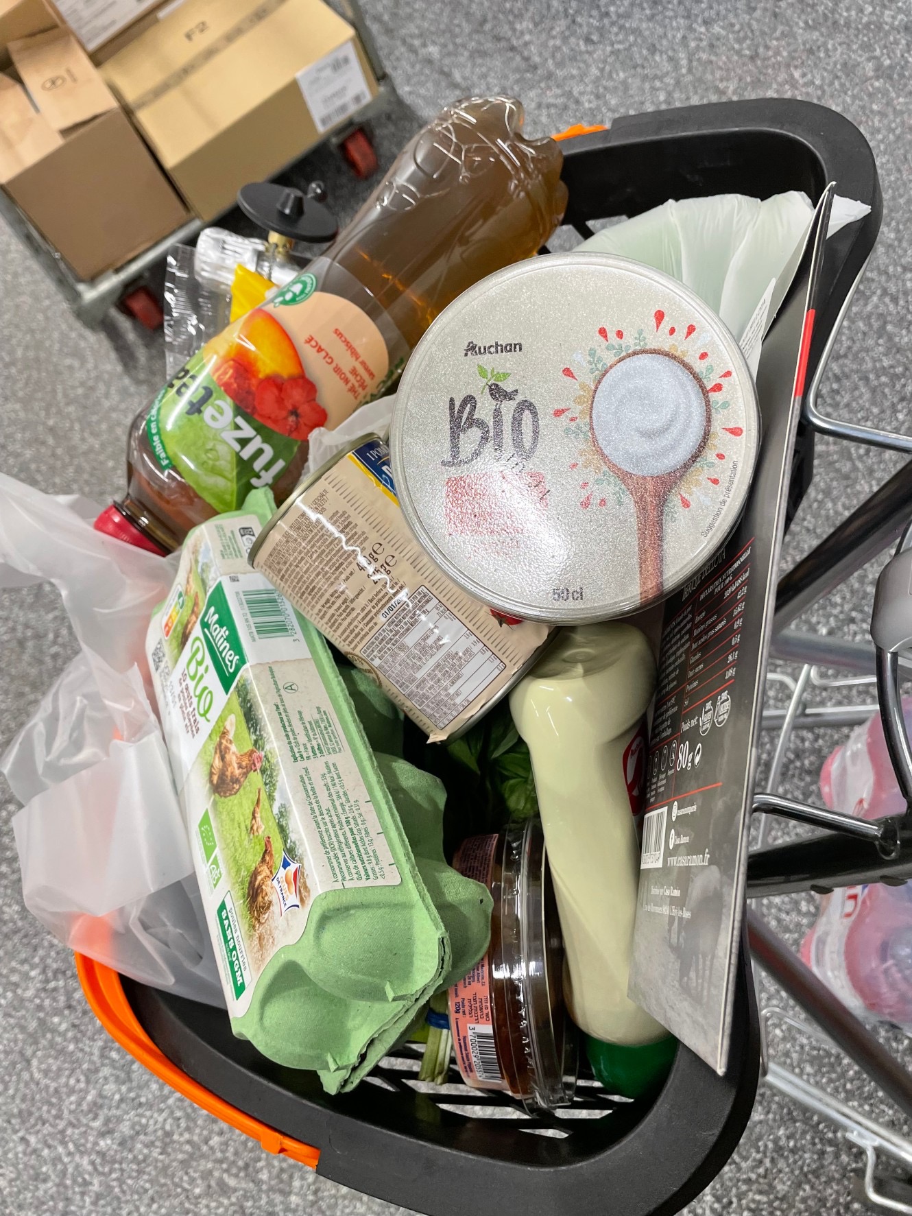 滞仏日記「ご覧あれ、スーパーのクリスマス食品の充実ぶりが素晴らしい！」