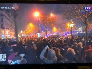 パリ最新情報「フランスで暴動、勝利の歓喜に沸くも一部で悲劇が発生。W杯準決勝」
