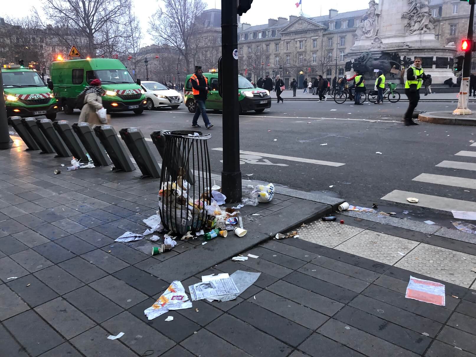 パリ最新情報「仏年金改革案：フランス国民の怒れる声。デモ参加者の数は近年で最大に」