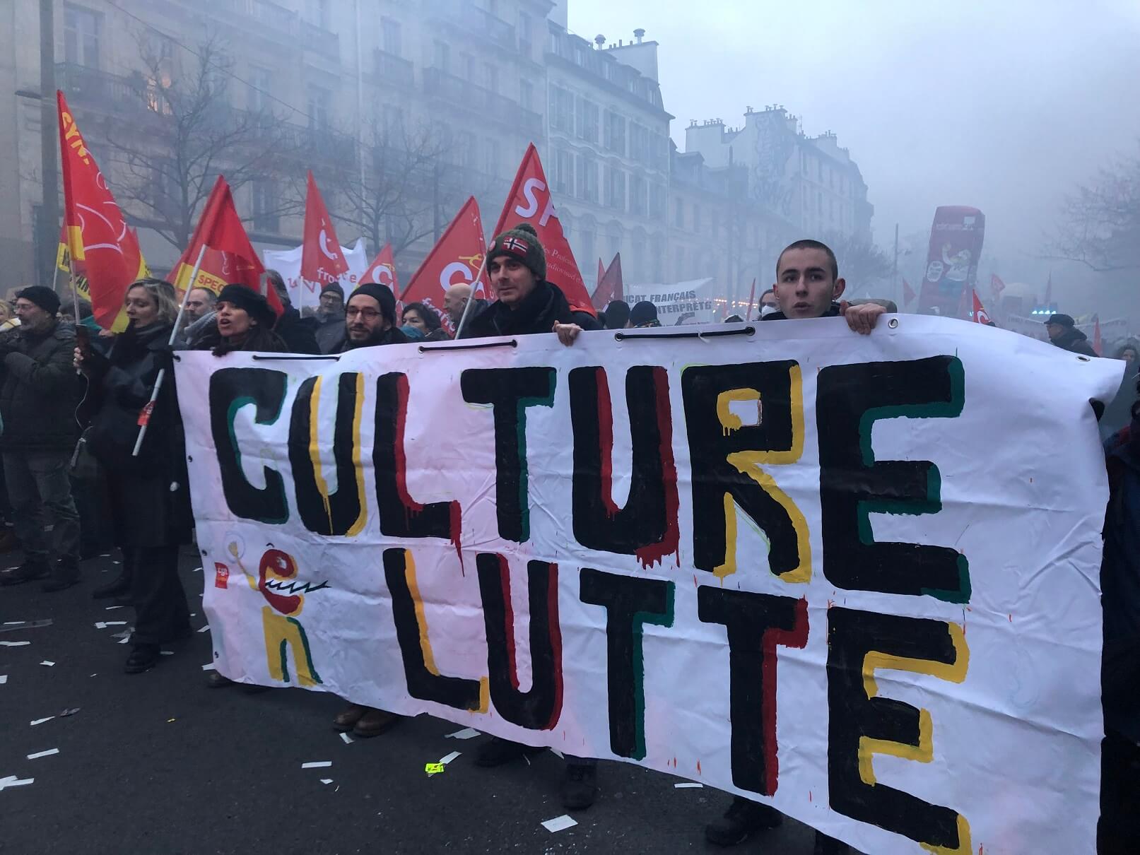 パリ最新情報「仏年金改革案：フランス国民の怒れる声。デモ参加者の数は近年で最大に」