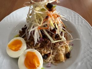 滞仏日記「ランチタイムミーティング、ちゃちゃっと料理した父ちゃんシェフ！」