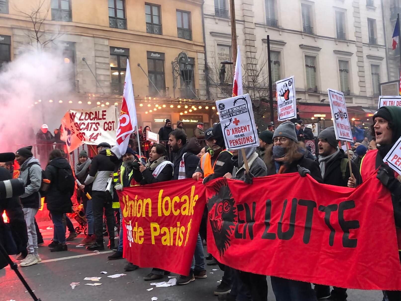 パリ最新情報「仏年金改革案：フランス国民の怒れる声。デモ参加者の数は近年で最大に」