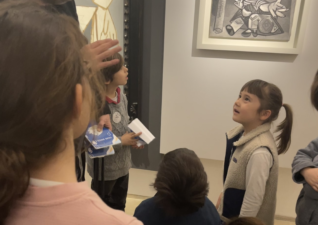 皆さんは、子どもと一緒に美術館へ行きますか？
