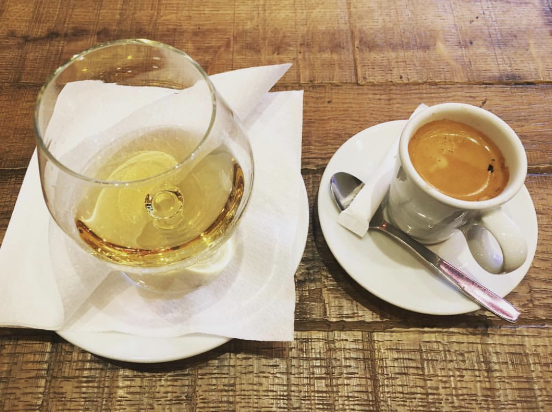 退屈カフェ日記「朝の一杯のコーヒーでフランスが動き出す。パリのカフェ文化＼(^o^)／」