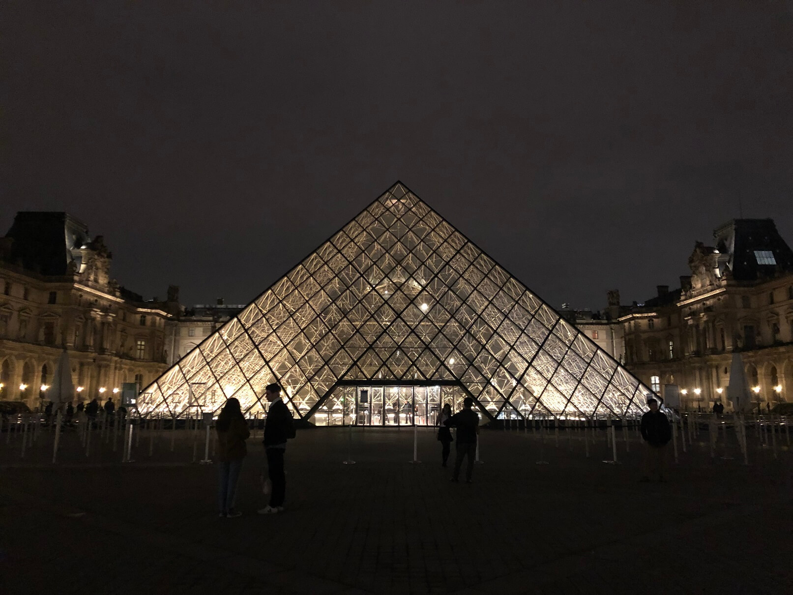 パリ最新情報「ルーブル美術館、第一金曜日の夜を無料で開放する『ノクチュルヌ』が復活」
