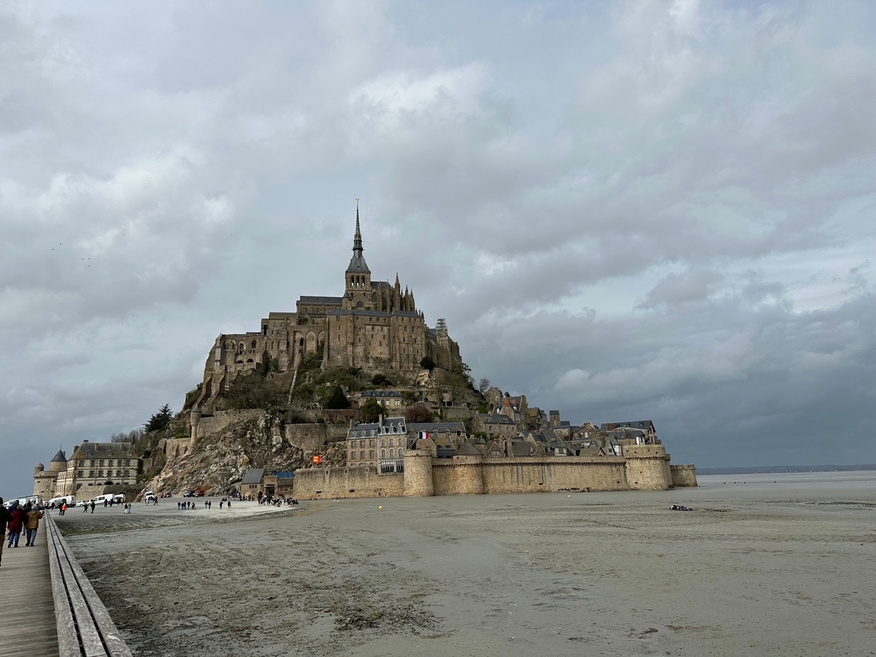 滞仏日記「ついにサンシー隊、モンサンミッシェルに到達。見えた、三四郎よ、あれだ！」