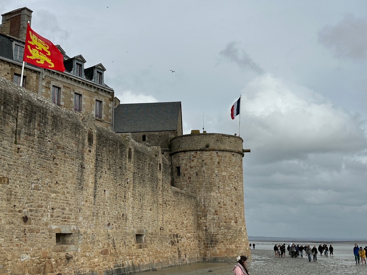 滞仏日記「ついにサンシー隊、モンサンミッシェルに到達。見えた、三四郎よ、あれだ！」