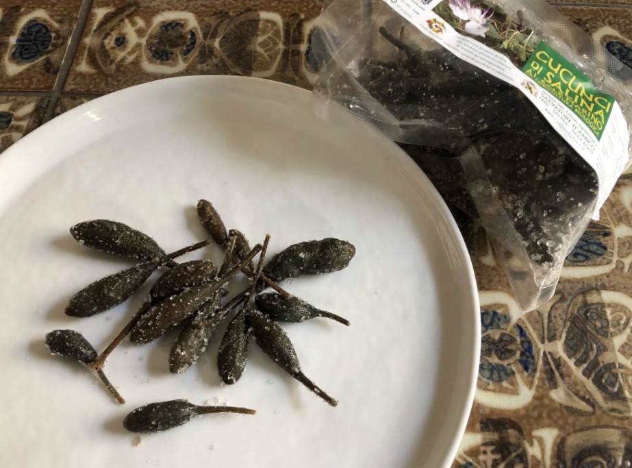 今日の献立、鶏もも肉のケッパートマト煮込み