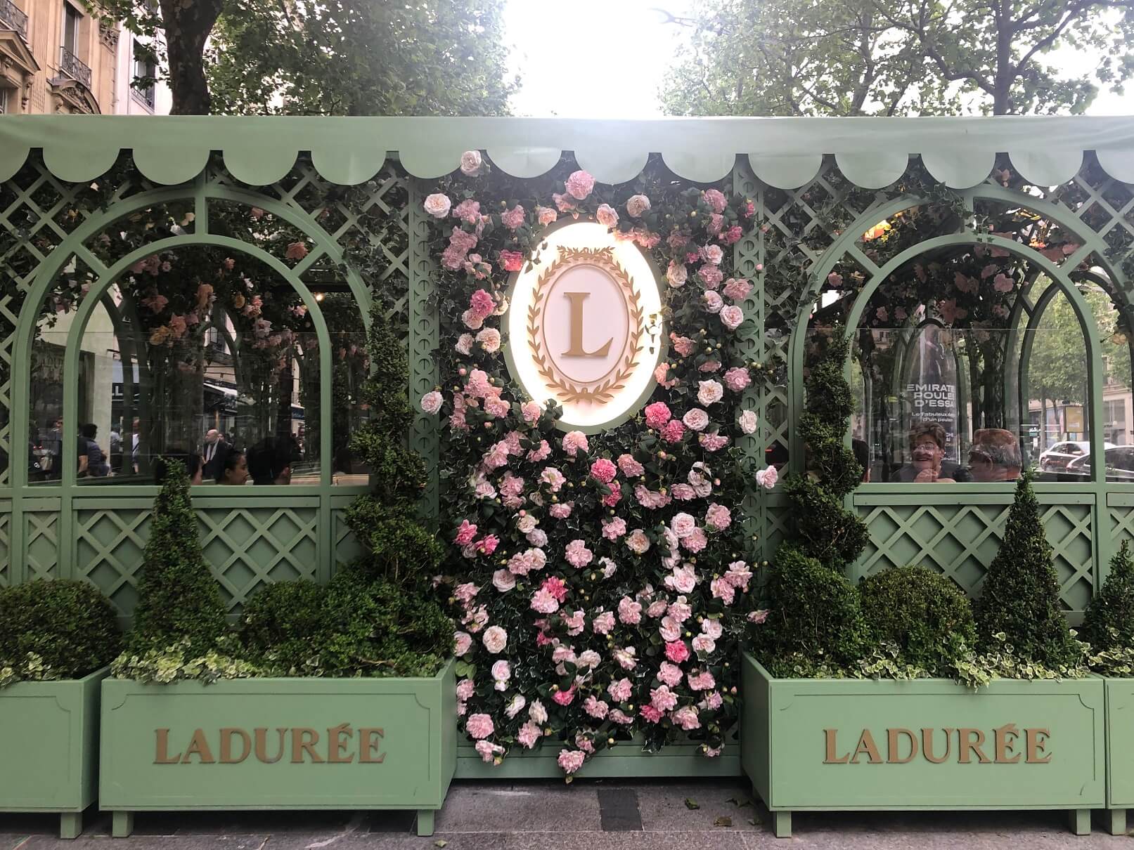 パリ最新情報「ラデュレ、春のスイーツで“バラ色の人生”に？！可愛いお菓子が続々と」