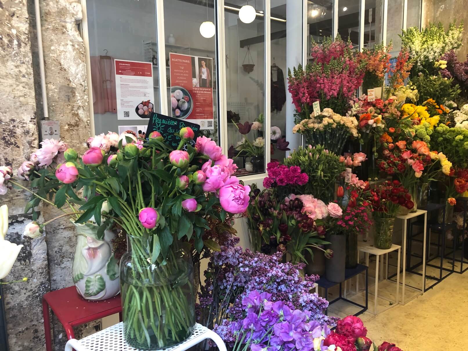 パリ最新情報「美しいお花に囲まれて、息抜きと学びと。二つの目的を持つ花屋さんがパリで人気」