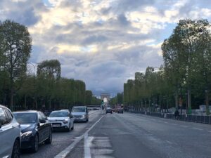 パリ最新情報「フランス、運転免許証をアプリ上で提示可能に。2024年から」