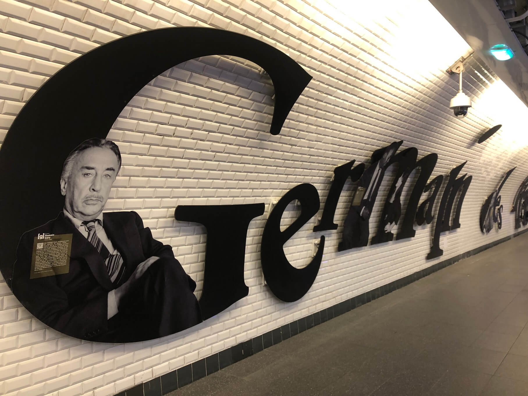 パリ最新情報「地下鉄もアートの場！パリのメトロがボタニカルに変身。」