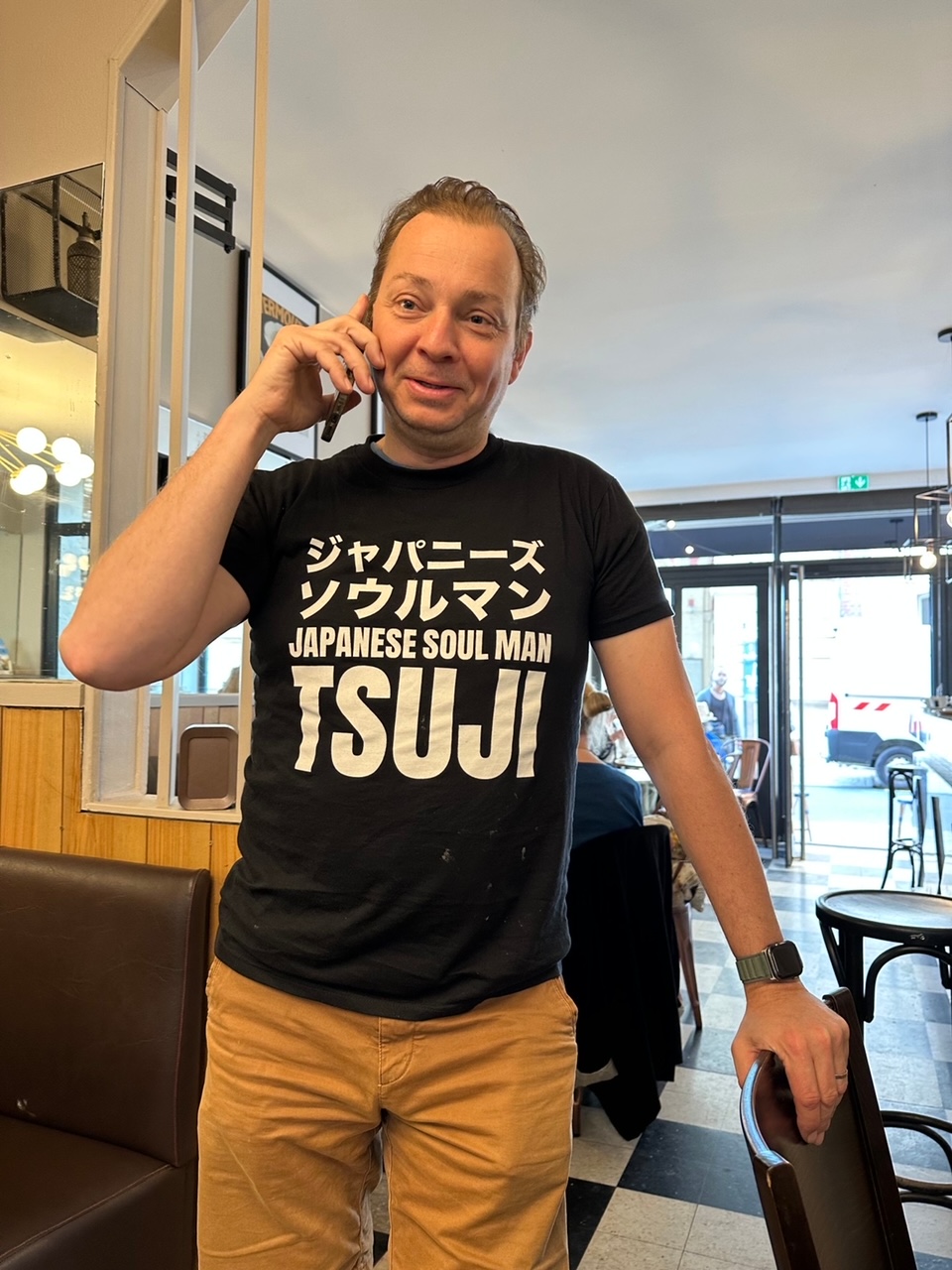 滞仏日記「父ちゃんのＴシャツがフランス人にバカウケし、注文が舞い込んでいるの巻」