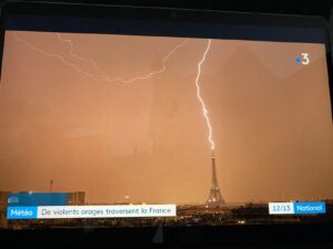 パリ最新情報「エッフェル塔にも落雷が。フランスで年々増える激しい夏の嵐」