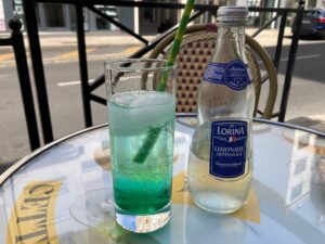 パリ最新情報「暑い日に飲んでみたい、フランス夏のドリンク『ディアボロ・マント』」