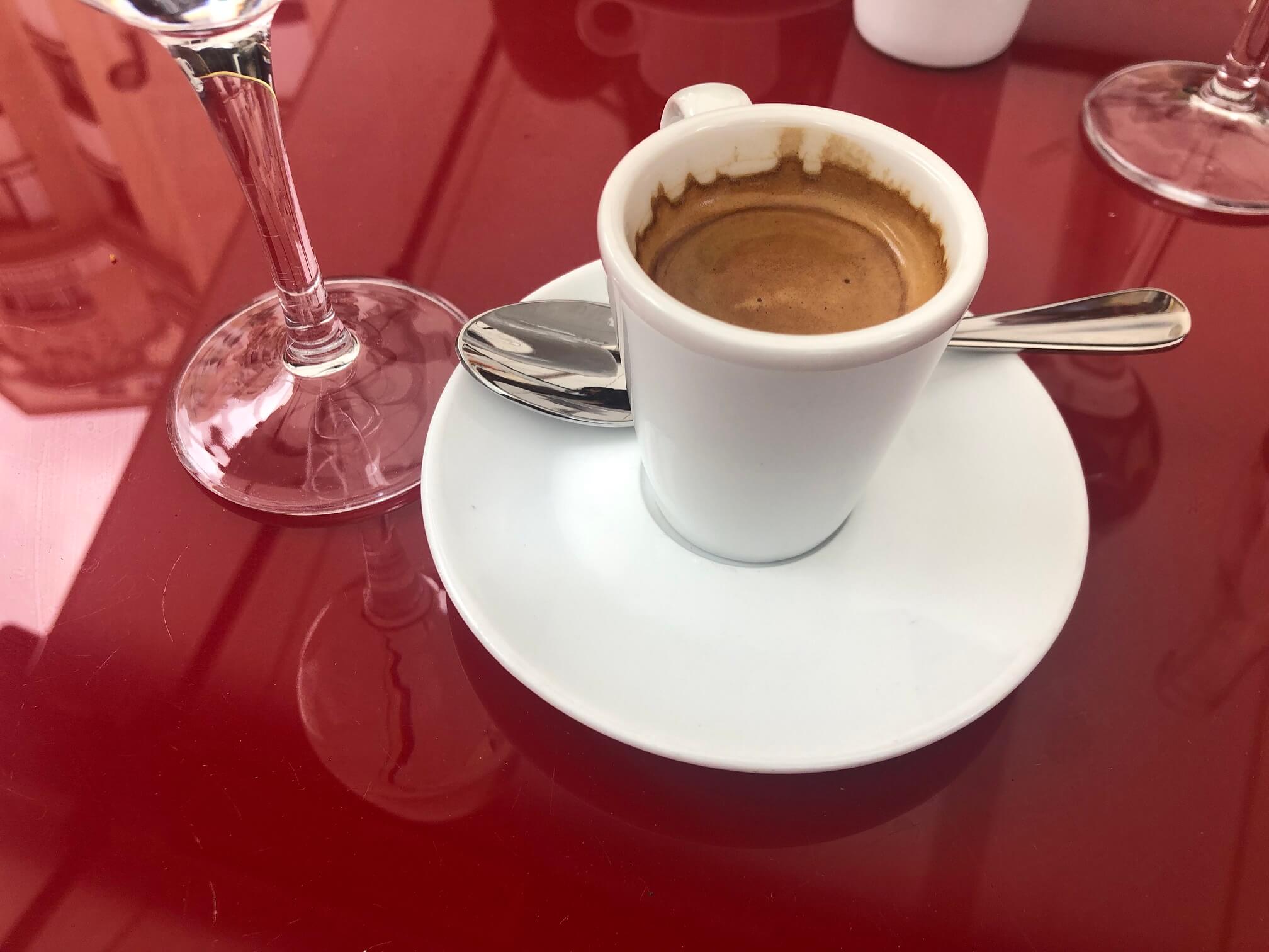 パリ最新情報「カフェの街パリの底力。1ユーロで飲めるカフェをマップに記載、皆が参加！」