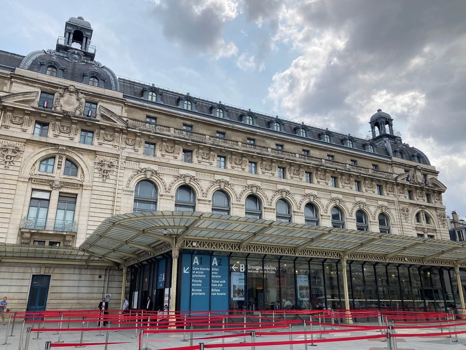 パリ最新情報「印象派の殿堂、オルセー美術館。マネ・ドガ名画の対比、開催中！」