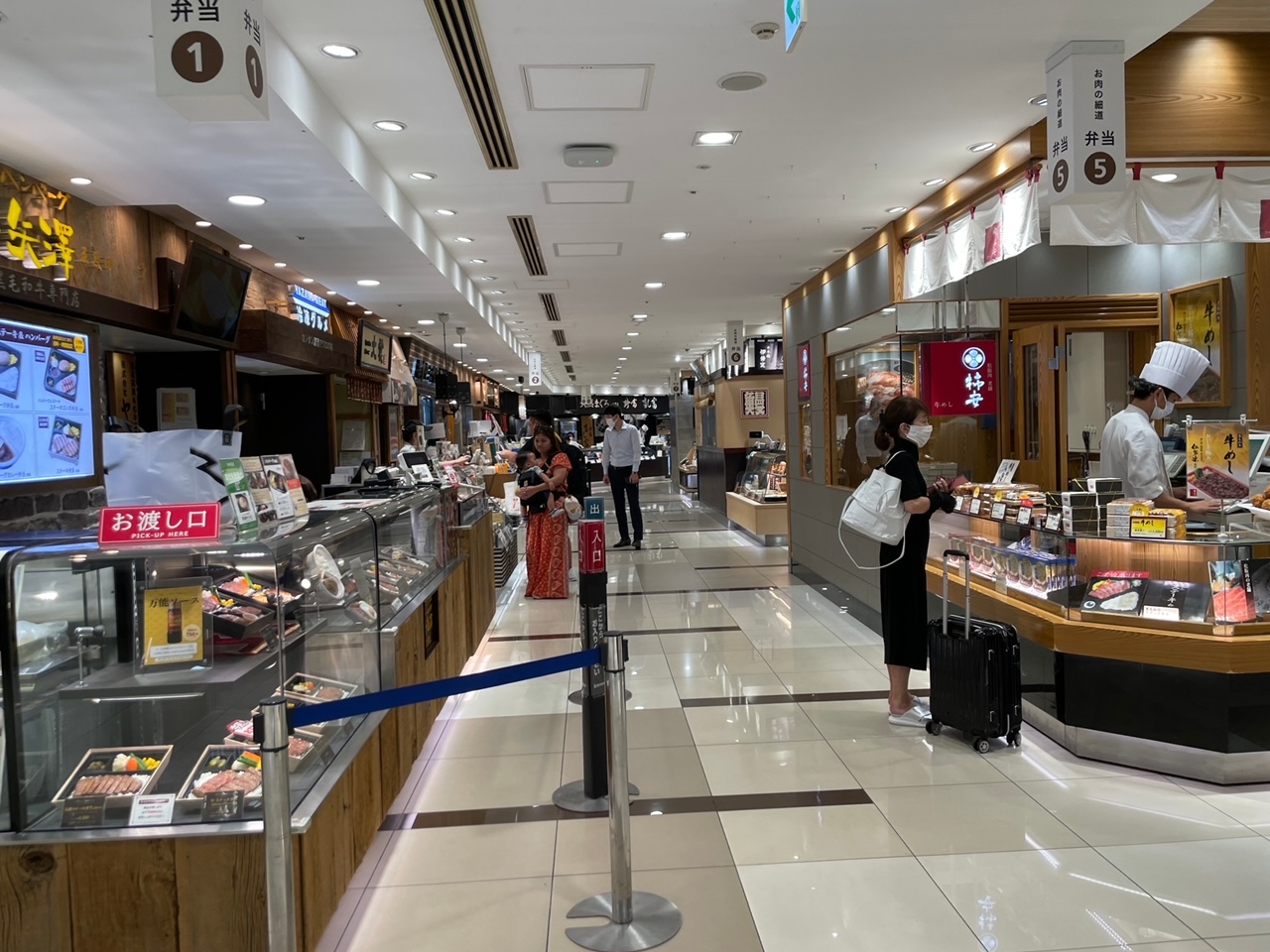 滞日日記「東京駅のデパ地下で弁当を買ってからの新幹線乗車習慣」