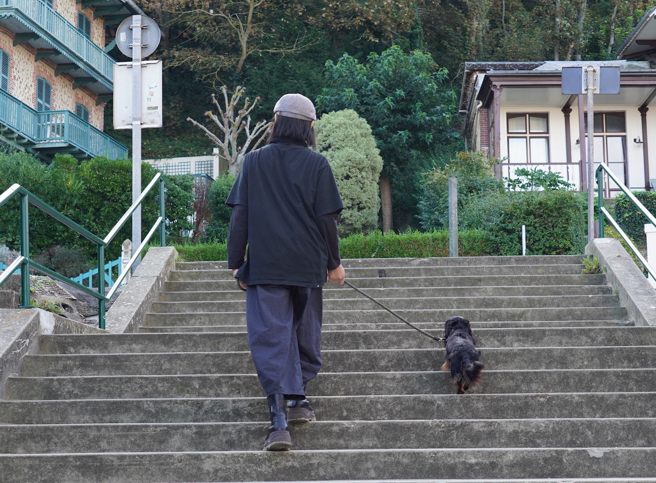 滞仏日記「爪が剥がれ、その爪が生えるのを待ちながら、ぼくは新たな人生を」