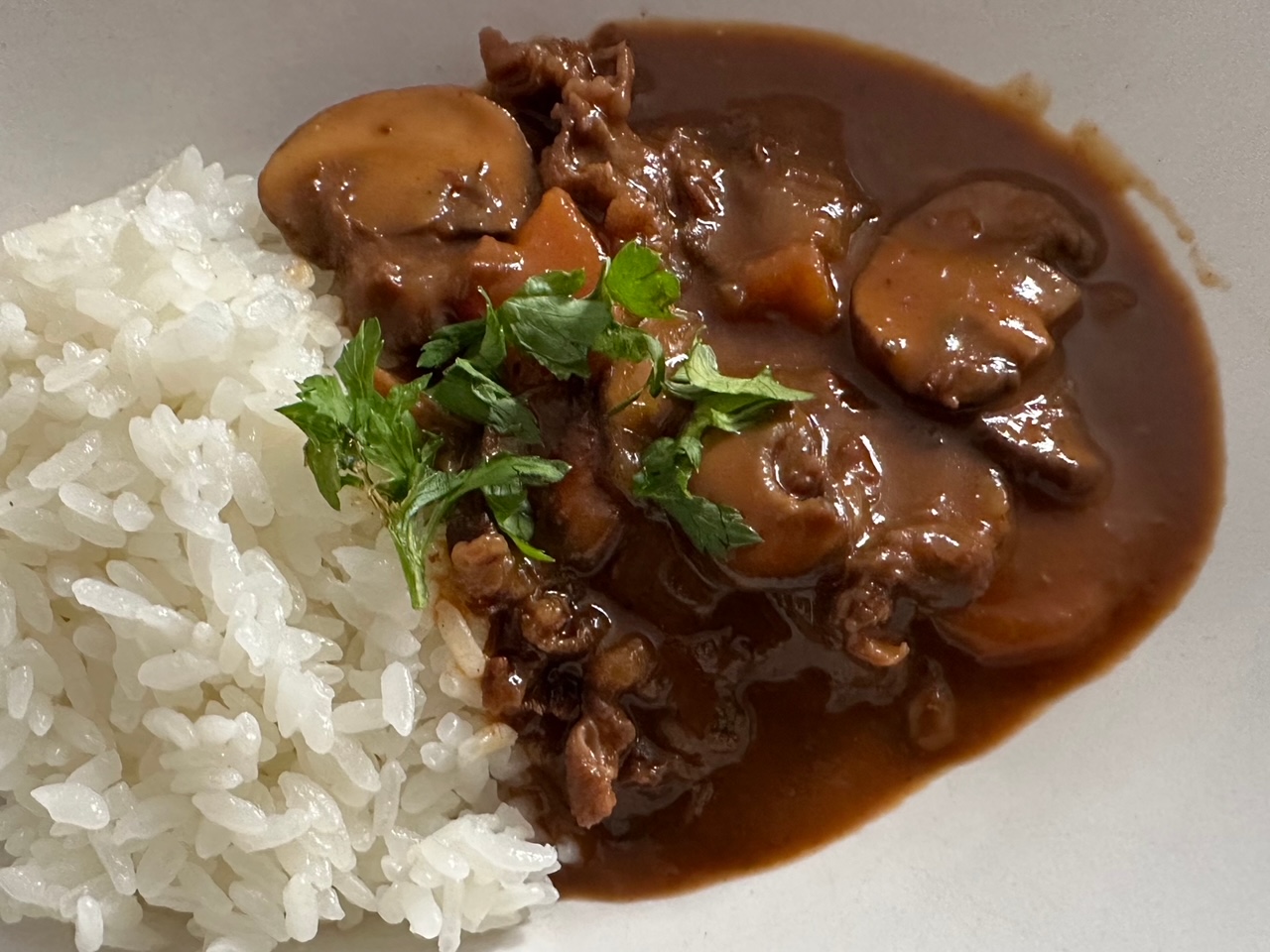 滞仏日記「急に寒くなったパリ、フランス風牛丼で身体をあたため乗り切るぞ」