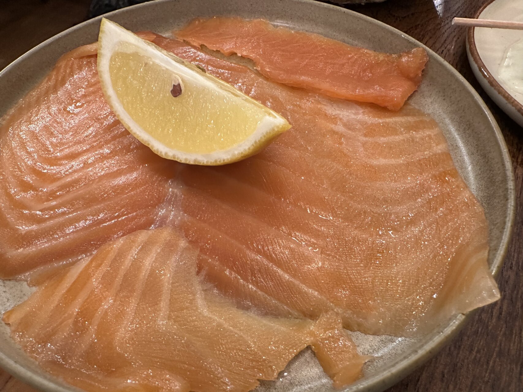 滞仏日記「父ちゃんおすすめの魚介バーがオープンした。パリの穴場スポット！」