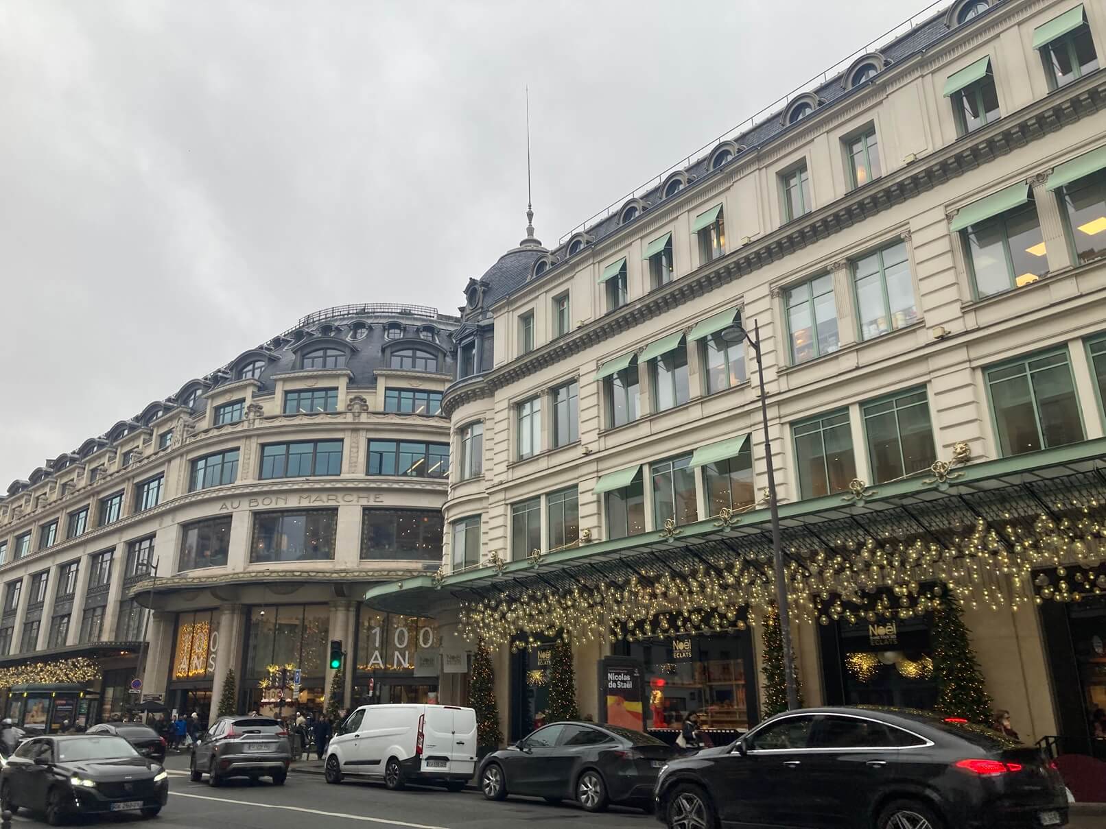 パリ最新情報「パリの象徴的な建物がクリスマスケーキに！2023年の華やかなラインナップ」
