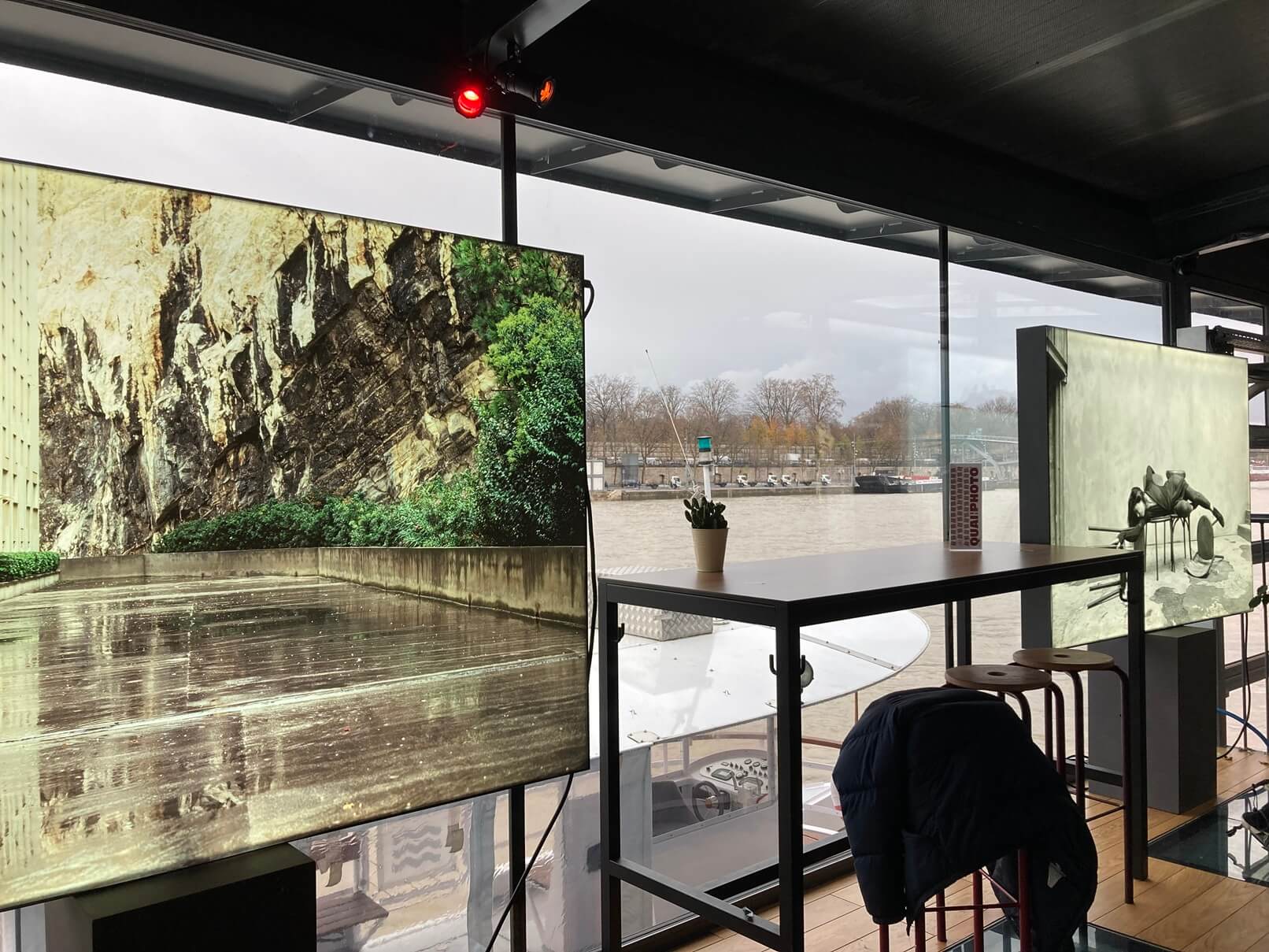 パリ最新情報「パリの新たなアートスポット、セーヌ川に浮かぶ水上ギャラリー」