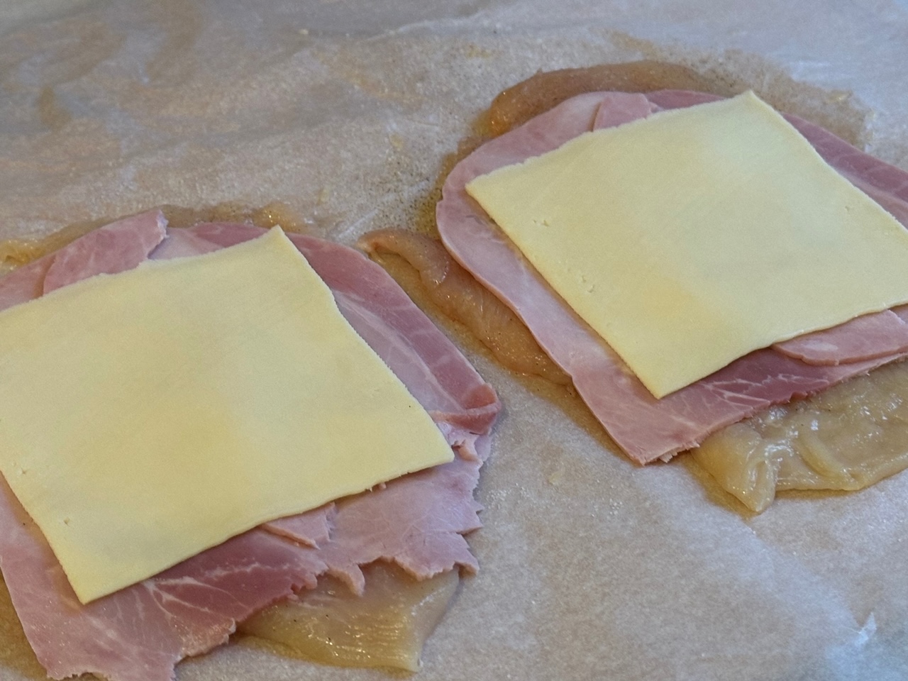 フランスごはん日記「家庭料理の定番、チーズ入りチキンカツレツ、その名は、コルドンブルー」