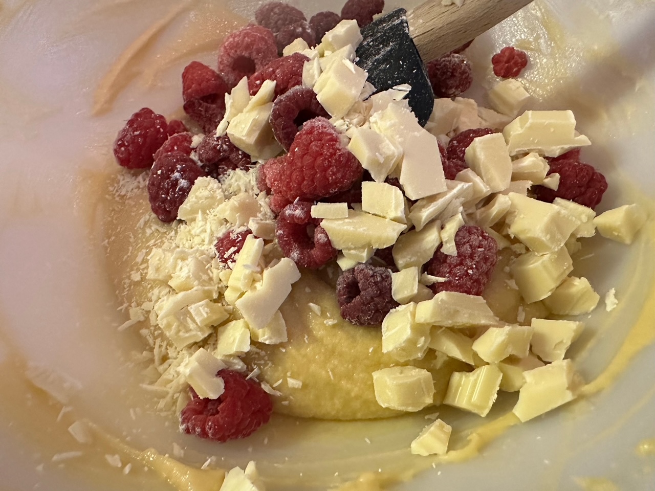 今日の献立、ラズベリーとホワイトチョコのパウンドケーキ